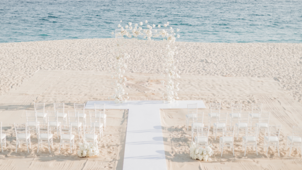 A Stunning Luxury Beach Wedding in Los Cabos: Timeless Elegance by the Sea